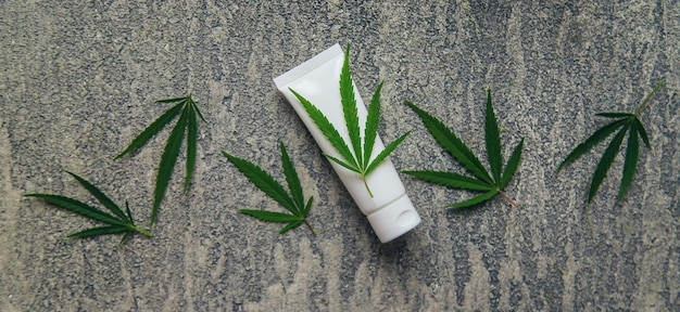 Cosmetica met natuurlijk cannabisextract Selectieve focus