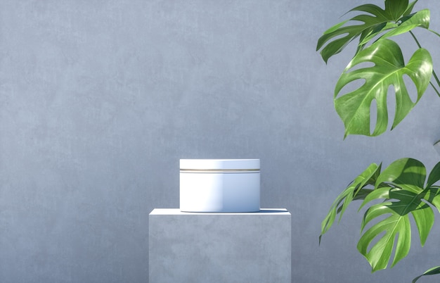 Cosmetische container op een cementpodium met palmbladeren