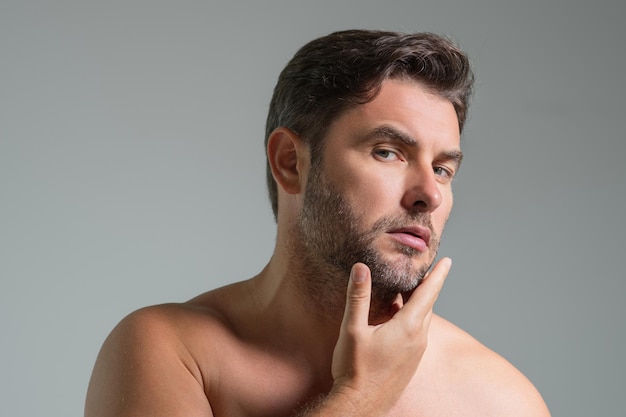Cosmetische crème voor man spa mannelijk model huidverzorgingsproduct voor huid gezicht ochtendmasker voor huid met