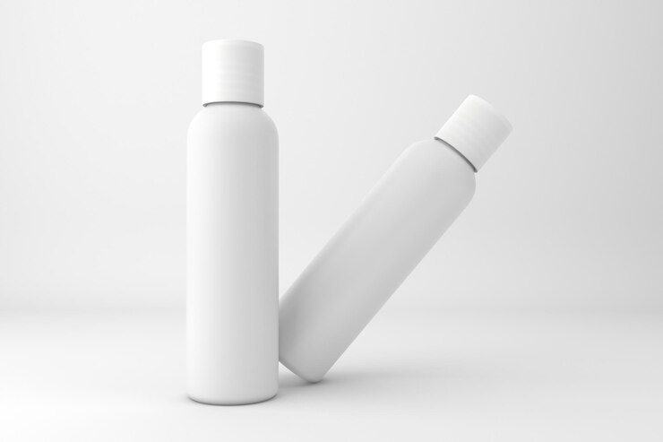 Cosmetische flessen perspectief kant geïsoleerd op witte achtergrond