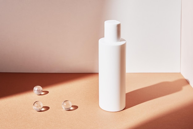 cosmetische witte fles mockup