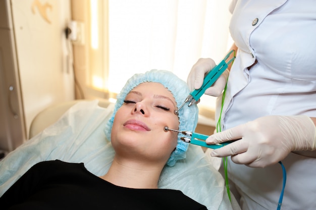 Cosmetology. Hardware treatment by microcurrents.