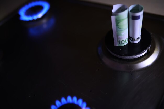 Il costo del gas la crisi dell'euro 100 euro su un bruciatore a gas sanzioni sul gas russo