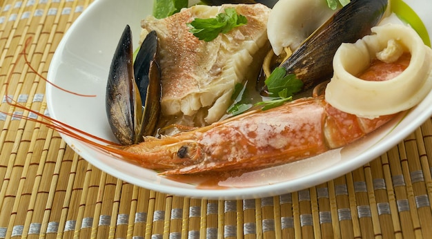 Cote brasserie breton fish stew, от атлантического моря до побережья франции