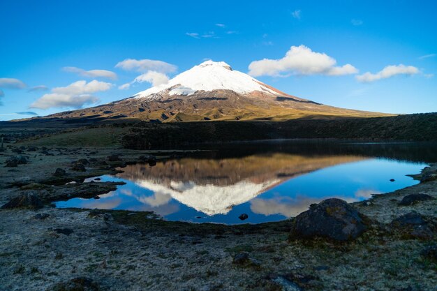 Photo cotopaxi volcano sunrise