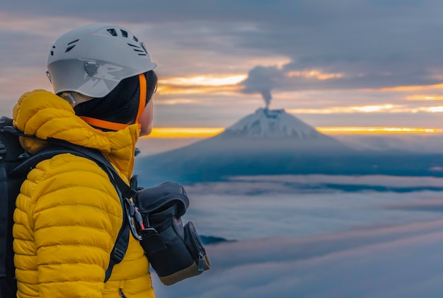 Cotopaxi vulkaan met heldere blauwe lucht in Ecuador