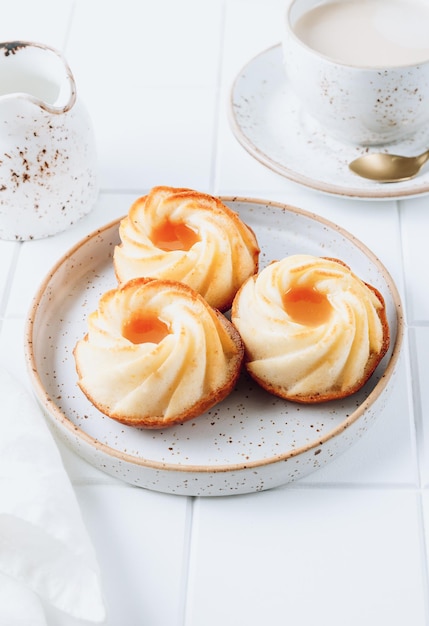 Cottage cheese cakes with mango sauce and latte