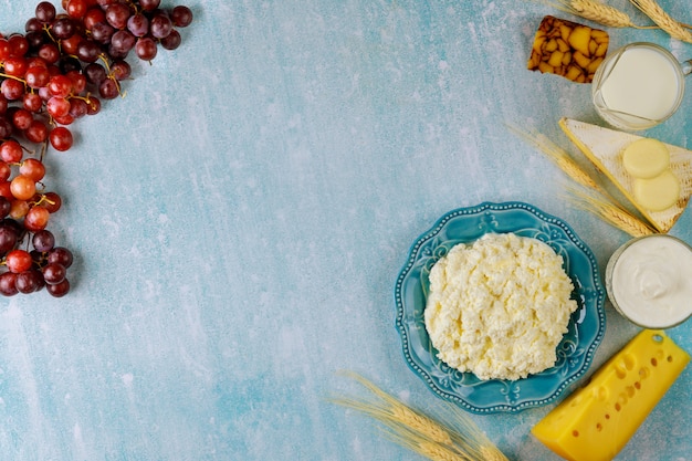 Cottage cheese, milk, wheat and grapes