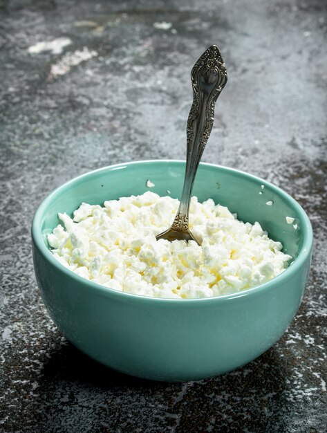 Cottage cheese and natural cow milk.