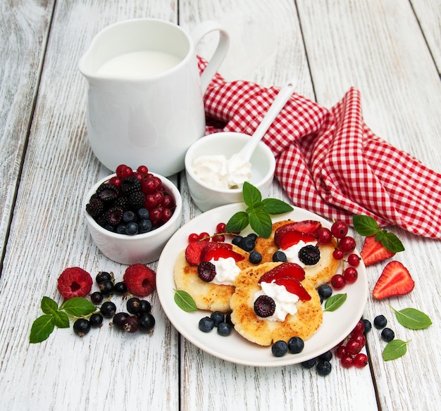 Cottage cheese pancake with berries