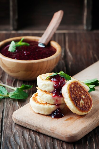 Cottage cheese pancake with raspberry and mint