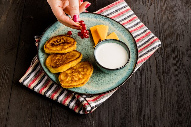 Cottage cheese pancakes, syrniki, curd fritters with fresh berry