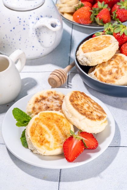 Cottage cheese pancakes syrniki