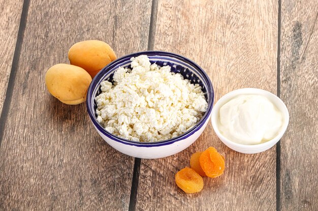 Cottage cheese with apricot and cream