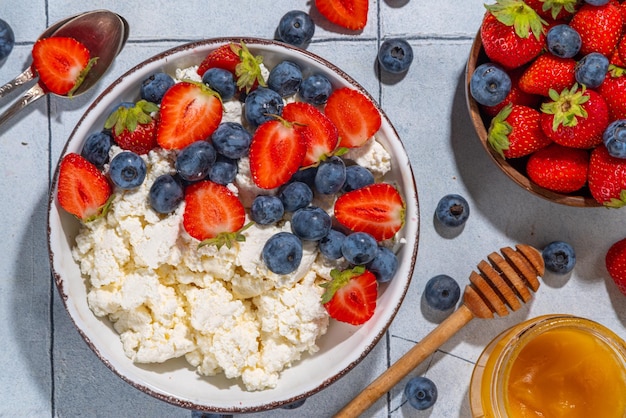 Cottage cheese with berries