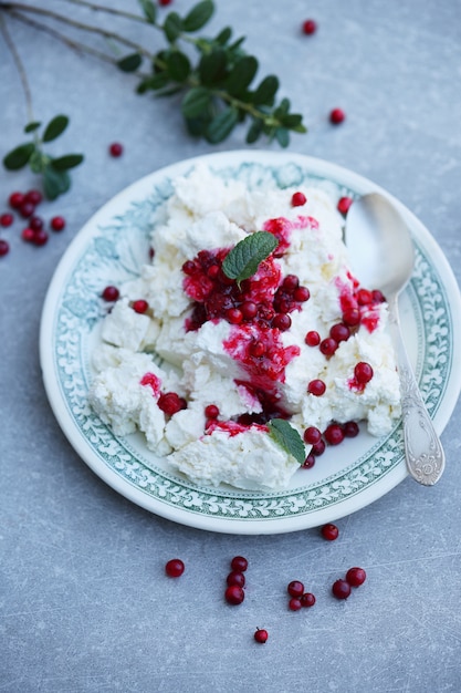 Cottage cheese with cranberry jam
