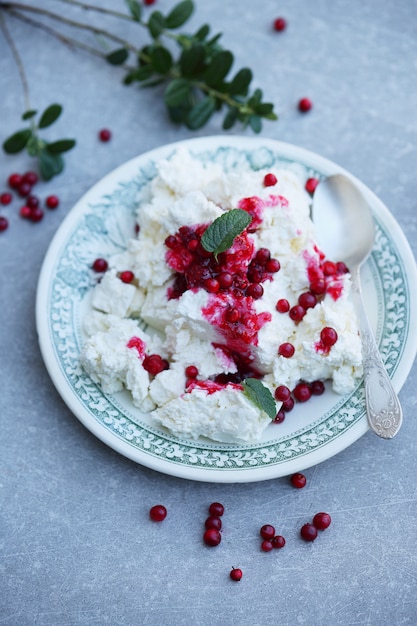 Ricotta con marmellata di mirtilli rossi