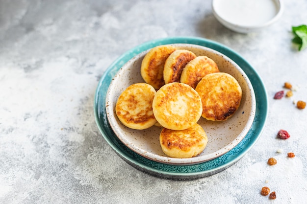 cottage cheese zoete pannenkoek cheesecake wrongel ontbijt dessert syrniki gezonde maaltijd, bovenaanzicht