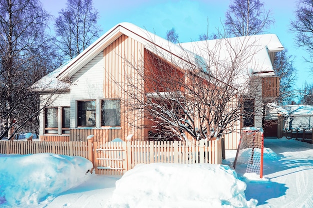 Cottage House in Snow winter in Finland in Lapland, met Kerstmis