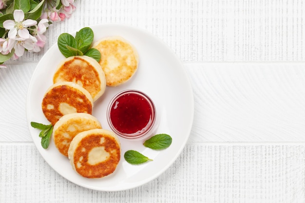 Cottage pancakes with jam