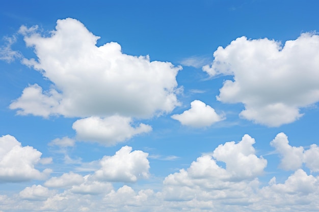 青い空に点在する綿の雲