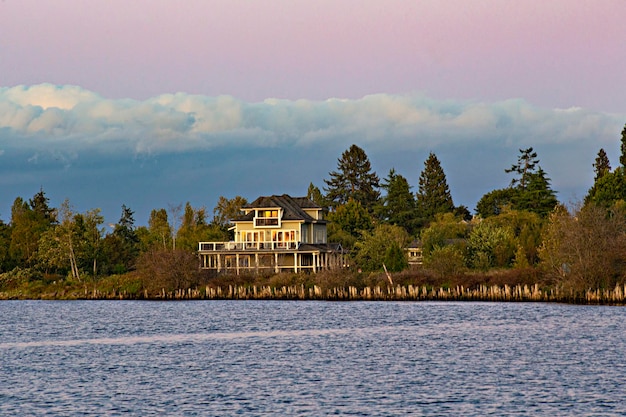 Casa di campagna sul lago a kelowna, bc, canada