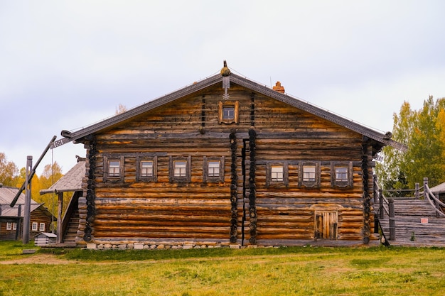 Фото Деревянный загородный дом