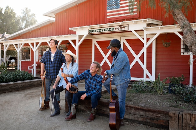 Photo country music band singing outdoors