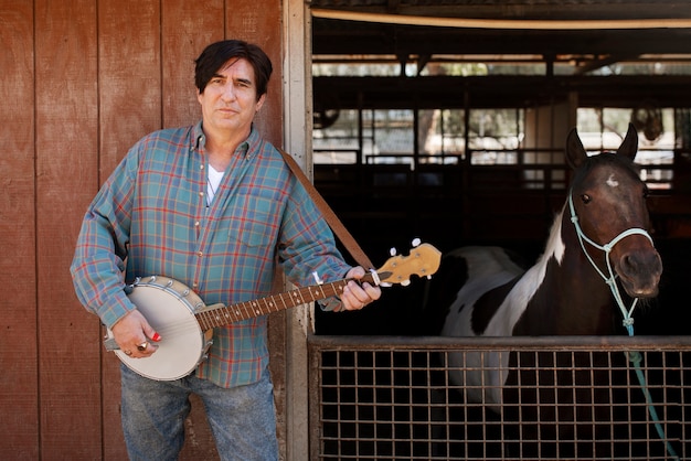 Foto la musica country interpreta il canto all'aperto