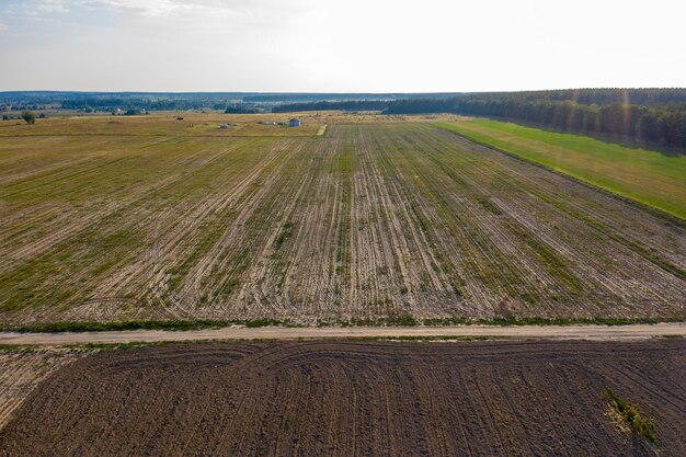 Vista della strada di campagna dall'alto ripresa del drone