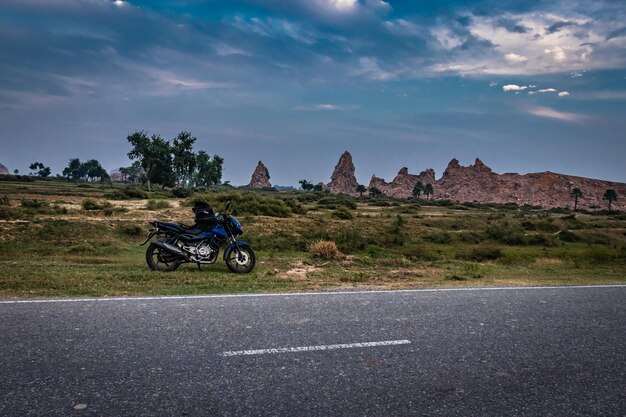 Photo countryside empty rural road with motorcycle parked