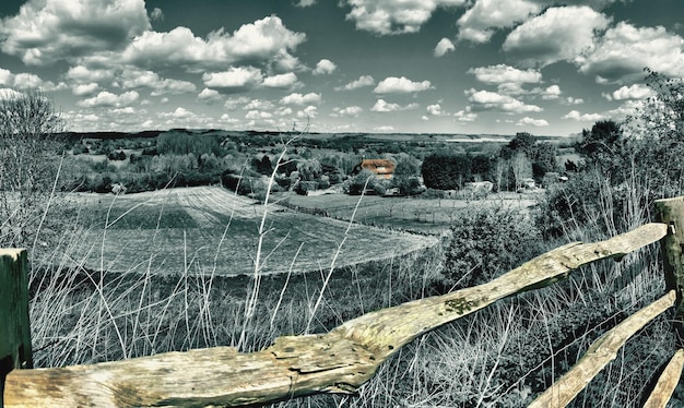 Foto paesaggio di campagna contro il cielo