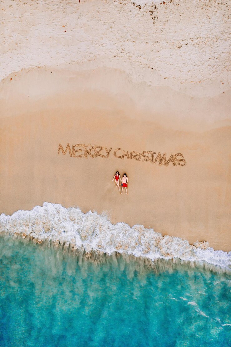 Photo couple on beach at christmas