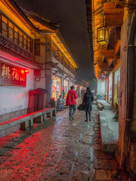 couple date at lijiang oldtown