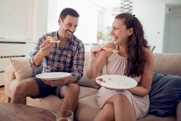 couple eating pizza