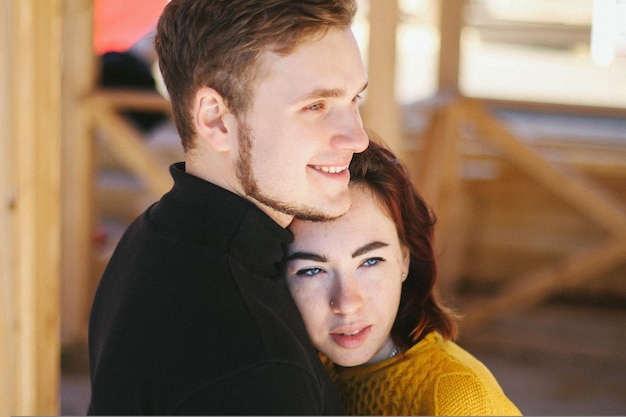 Photo couple embracing while looking away in city