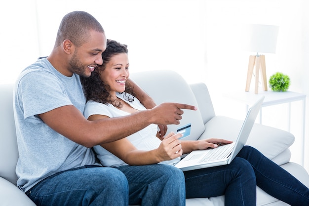 Photo couple enjoying online shopping