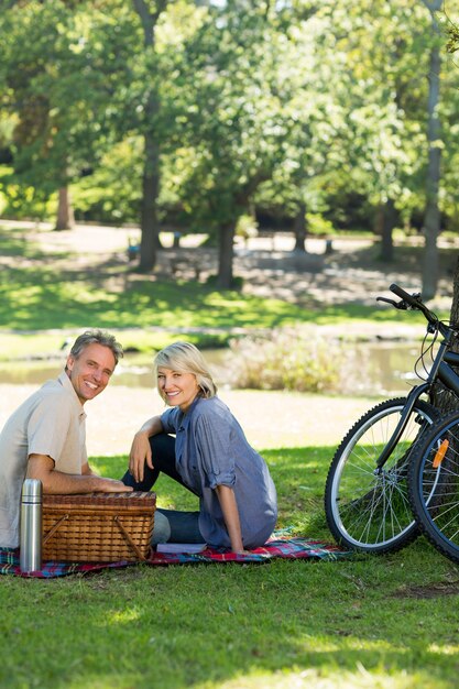 Couple enjoying picnic in park