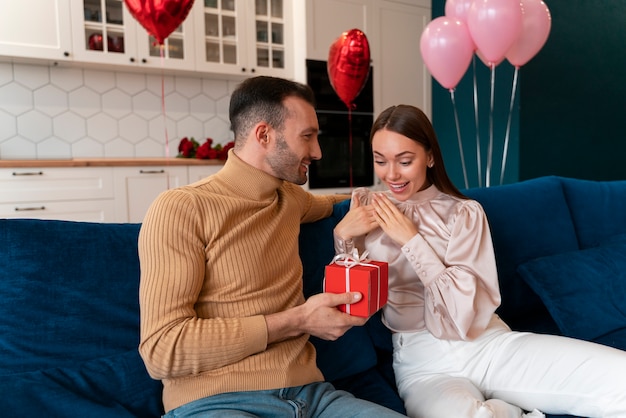 Photo couple enjoying valentines day celebration