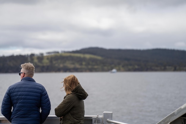 Photo couple on a ferry boat on a crossing in spring