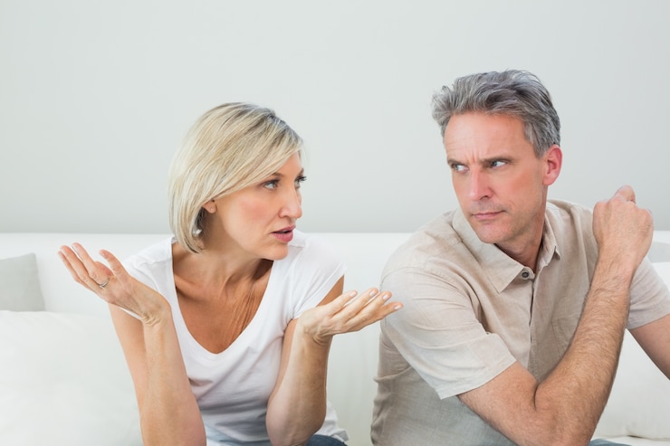 Photo couple having a fight at home