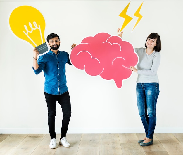 Photo couple holding brain and light bulb icon innovation and idea concept