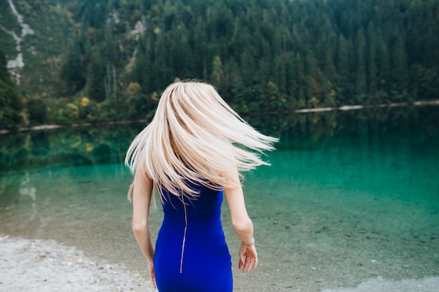 Foto coppia a lake di garda felice