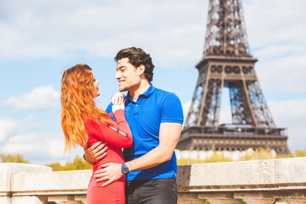 Couple in lonve in Paris with Eiffel Tower 