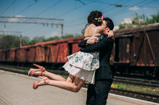 couple in love, railway station