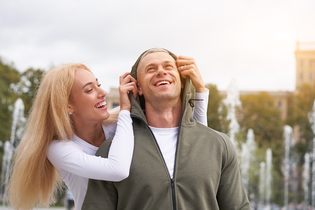 Photo couple in love walking outdoors