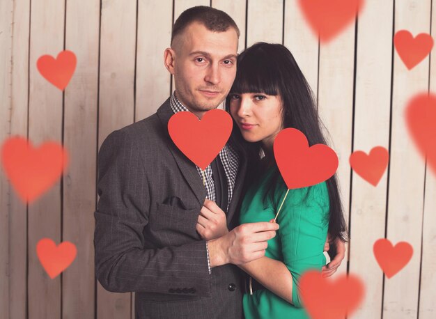 Photo couple of man and woman with shape of red heart. love in valentine's day.