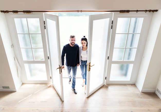 Photo couple move to new house