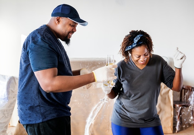 Photo couple moving into new house