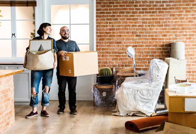 Photo couple moving into new house